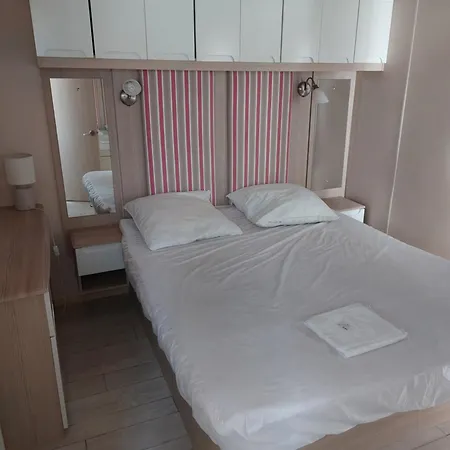 Mobilhome Le Montourey 캠프장 Fréjus